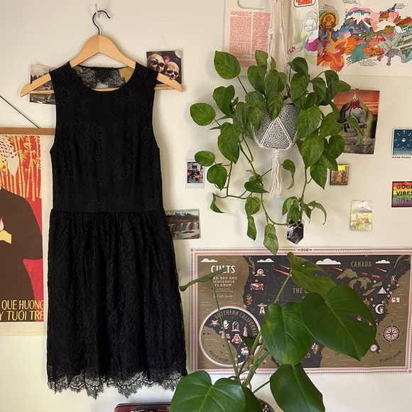 CLEAR OUT SALE! Backless Lacey LBD from H&M - Picture 3 of 6